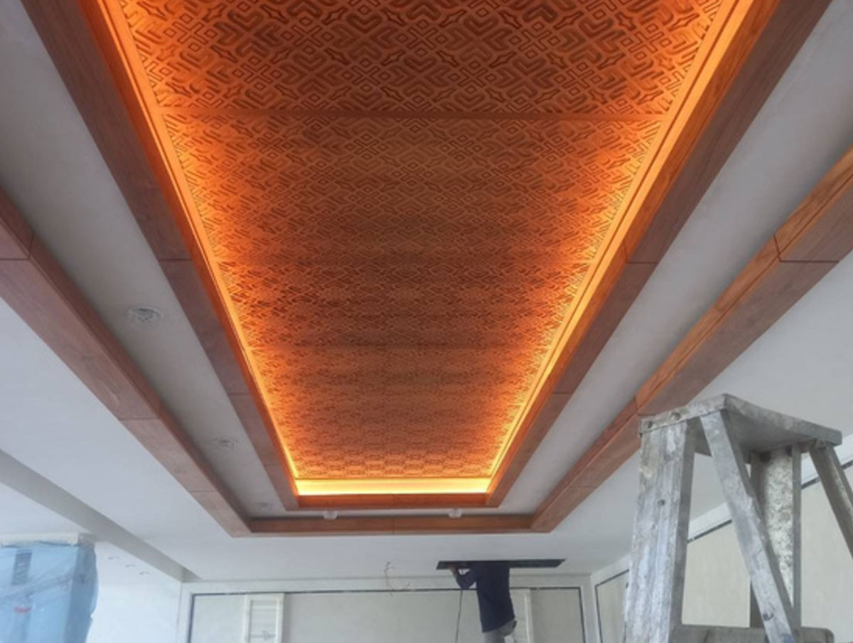 Ceiling woodcarving